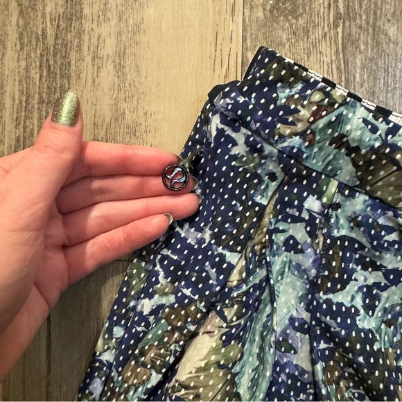 Blue and Black Patterned Floral Lululemon City Skort Shorts Skirt - Picture 5 of 8